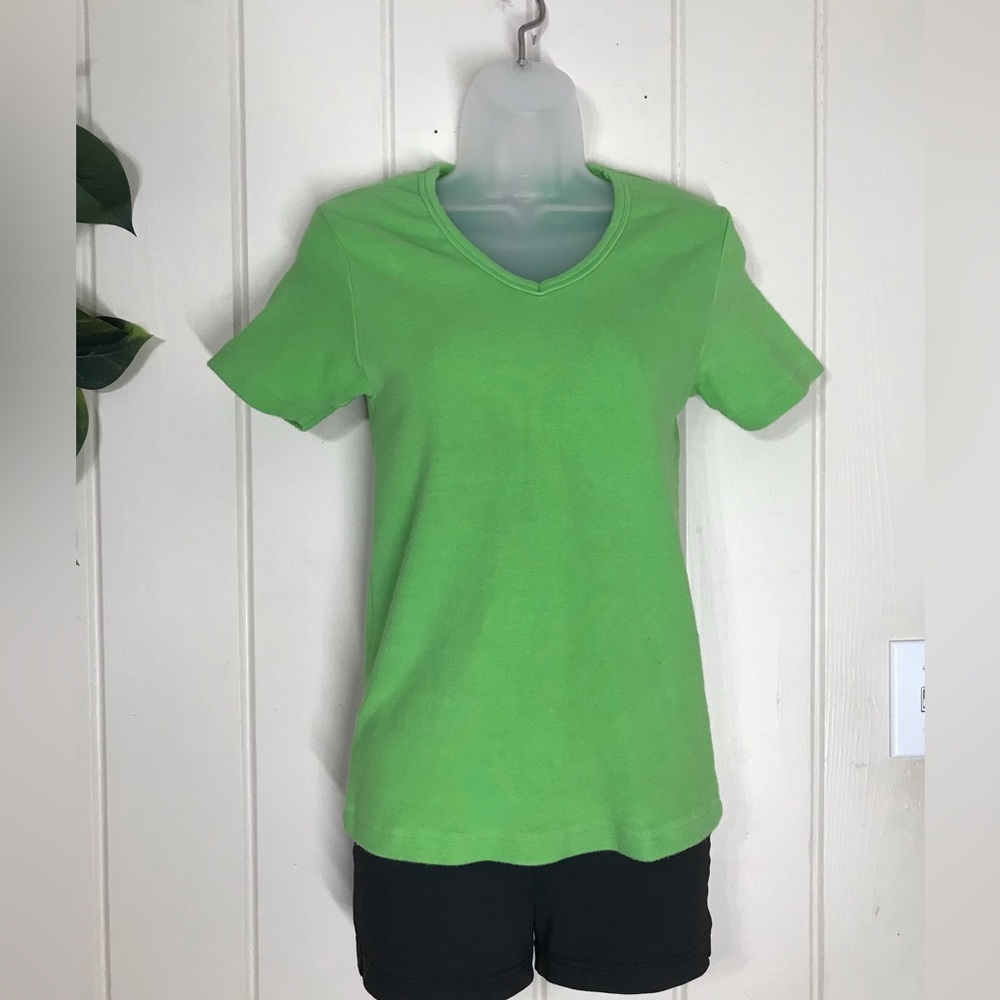 Cato Brand Fiorlini International Green Color SS V-neck Blouse
Large 12- 14 Snug